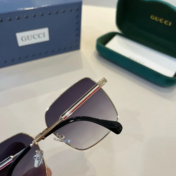 Gucci Gold and Black Women's Sunglasses - Picture 3 of 10